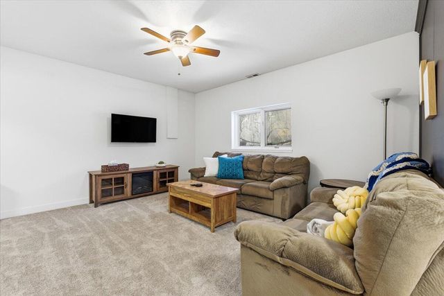 733 PARKWILD Drive, Council Bluffs, IA 51503