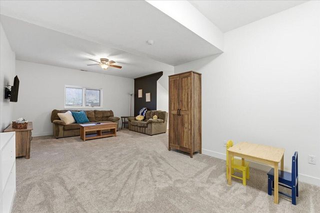 733 PARKWILD Drive, Council Bluffs, IA 51503