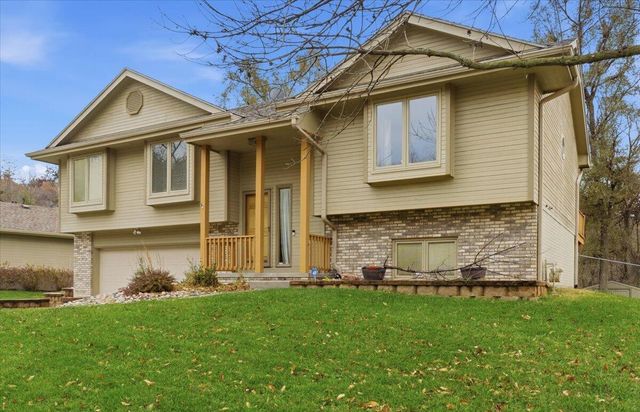 733 PARKWILD Drive, Council Bluffs, IA 51503