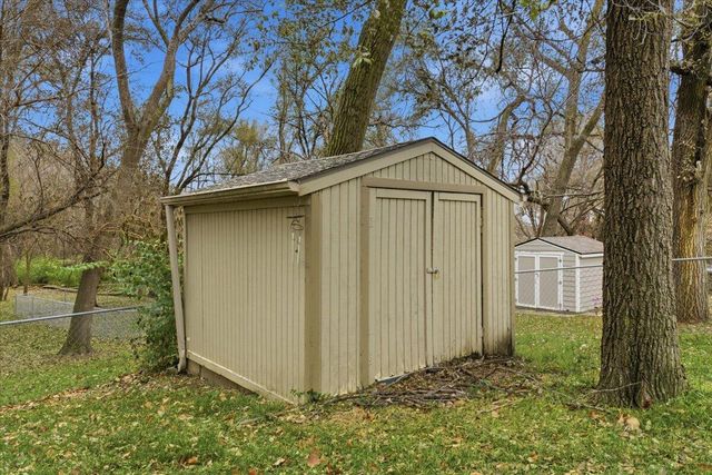 733 PARKWILD Drive, Council Bluffs, IA 51503