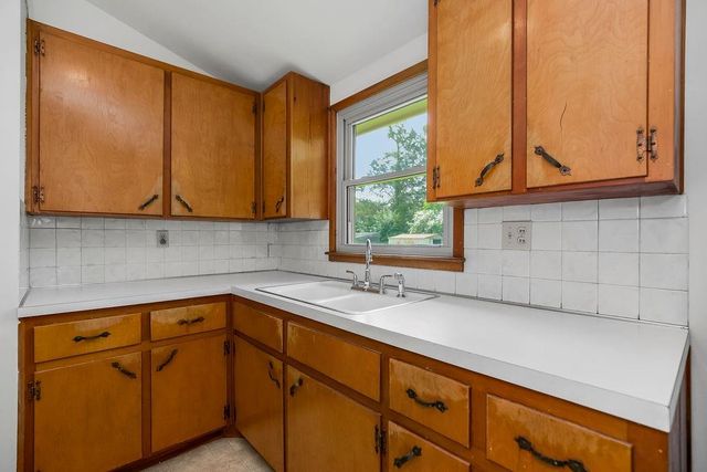 1103 NE 69th Street, Kansas City, MO 64118