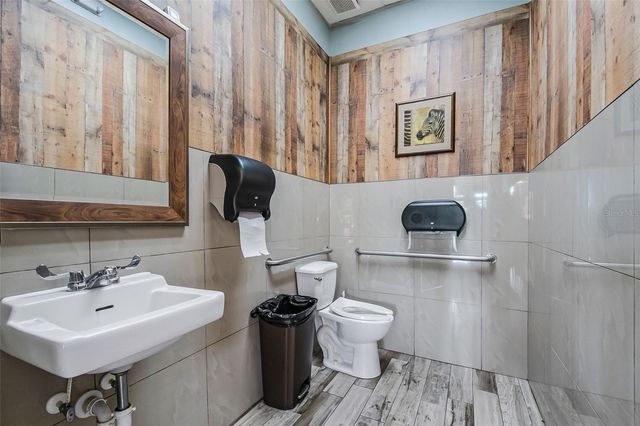 2471 E SEMORAN BOULEVARD, Apopka, FL 32703