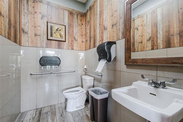 2471 E SEMORAN BOULEVARD, Apopka, FL 32703