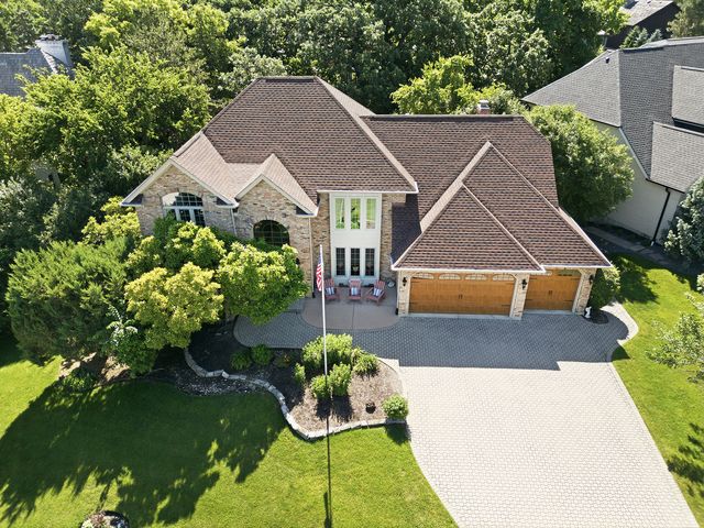 8701 LAKE RIDGE Drive, Darien, IL 60561