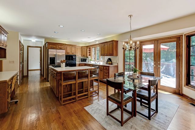8701 LAKE RIDGE Drive, Darien, IL 60561