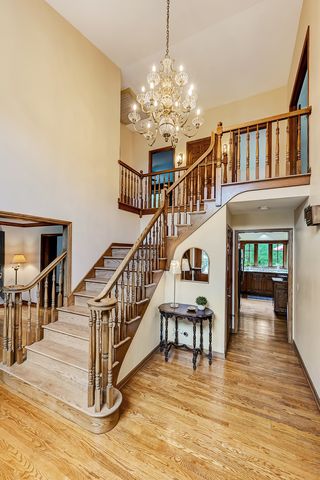 8701 LAKE RIDGE Drive, Darien, IL 60561