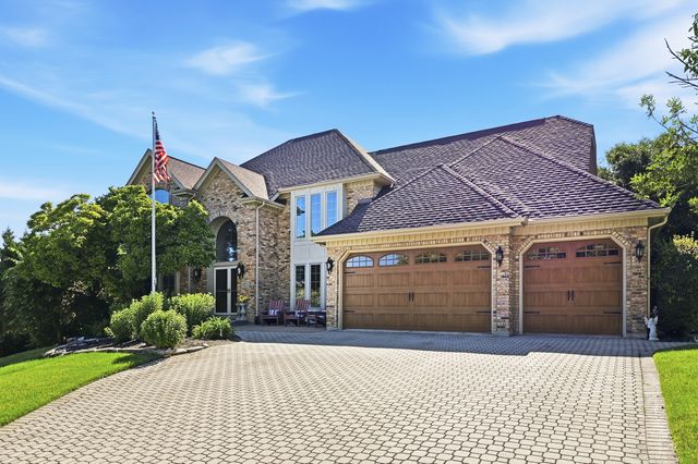8701 LAKE RIDGE Drive, Darien, IL 60561