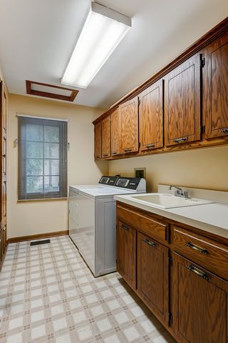 8701 LAKE RIDGE Drive, Darien, IL 60561