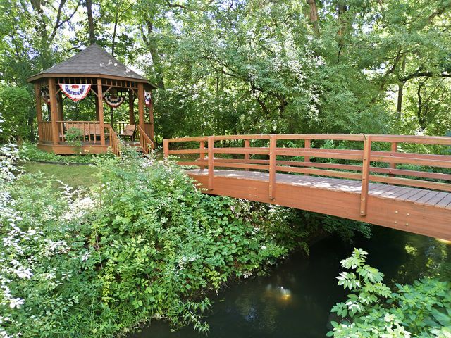 8701 LAKE RIDGE Drive, Darien, IL 60561