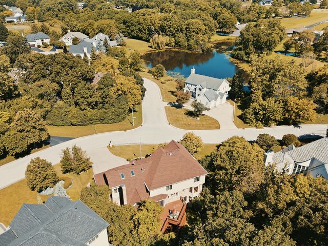 8701 LAKE RIDGE Drive, Darien, IL 60561