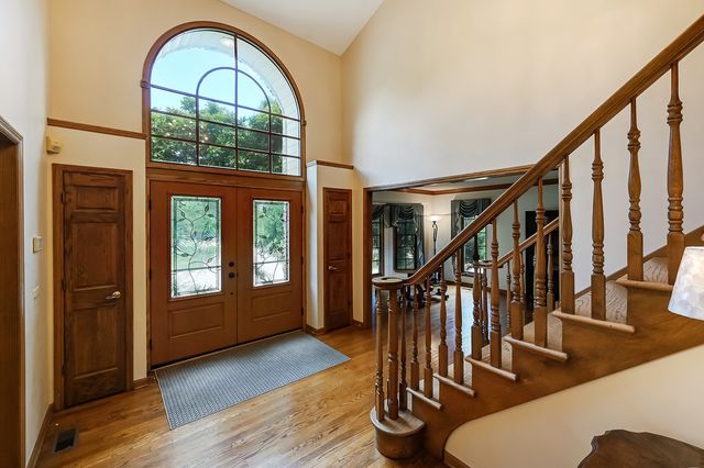 8701 LAKE RIDGE Drive, Darien, IL 60561