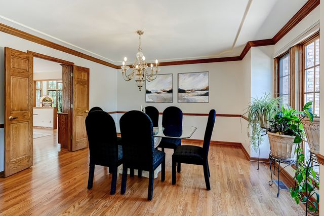 8701 LAKE RIDGE Drive, Darien, IL 60561