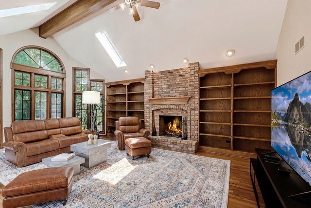 8701 LAKE RIDGE Drive, Darien, IL 60561