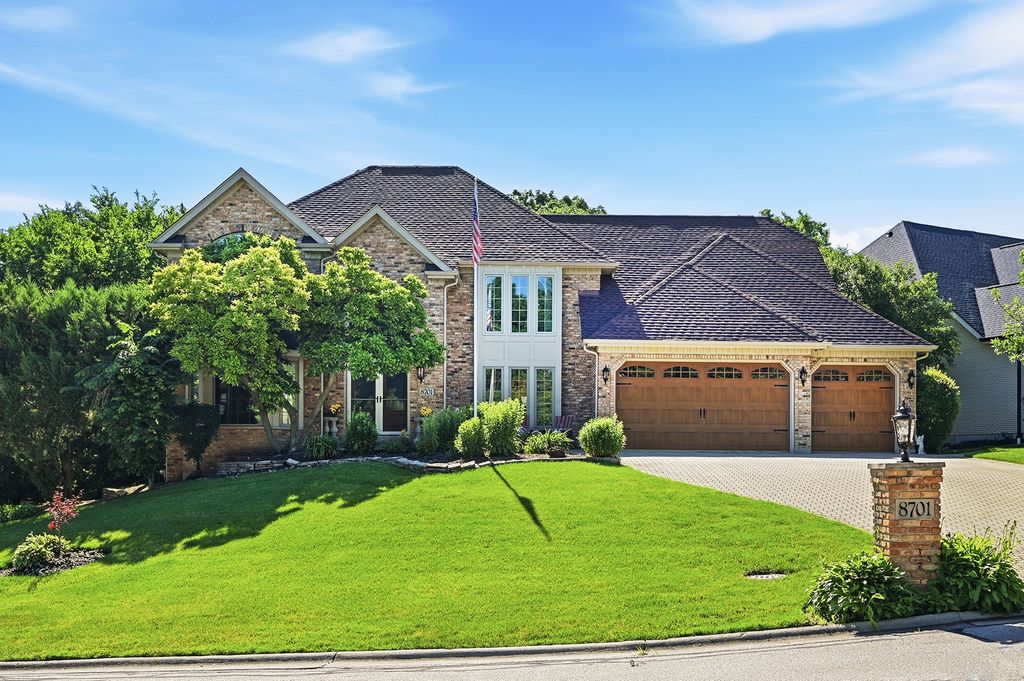 8701 LAKE RIDGE Drive, Darien, IL 60561