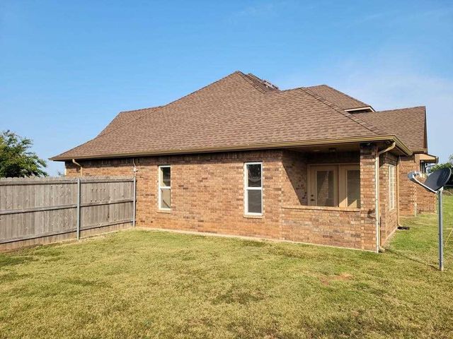 642 NE Valley View Rd, Lawton, OK 73501