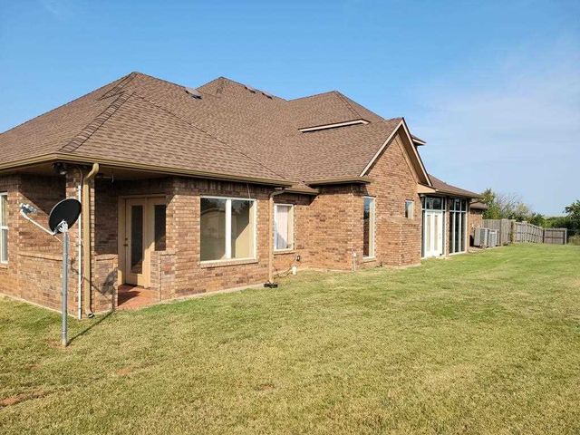 642 NE Valley View Rd, Lawton, OK 73501
