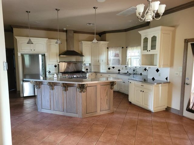 642 NE Valley View Rd, Lawton, OK 73501