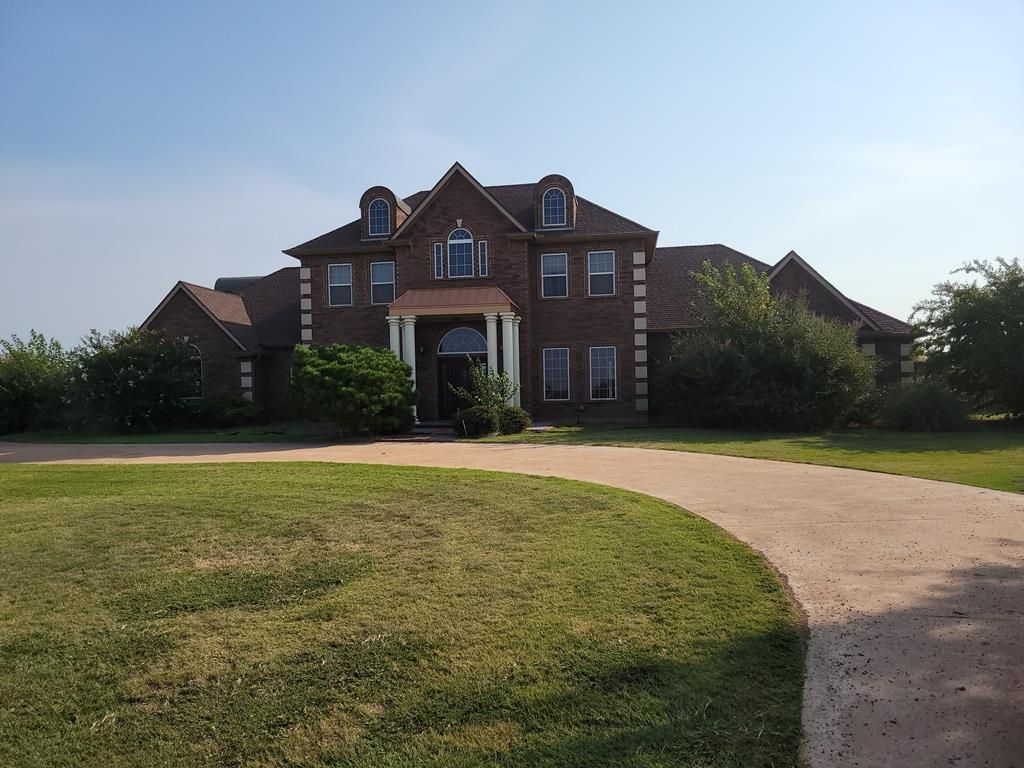 642 NE Valley View Rd, Lawton, OK 73501