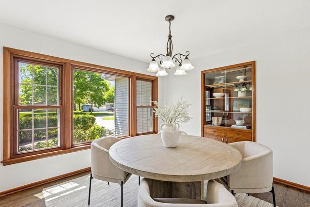 330 Manor CIRCLE, Bayside, WI 53217