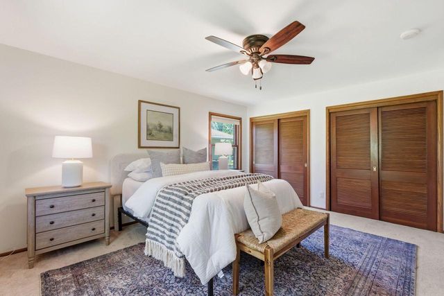 330 Manor CIRCLE, Bayside, WI 53217