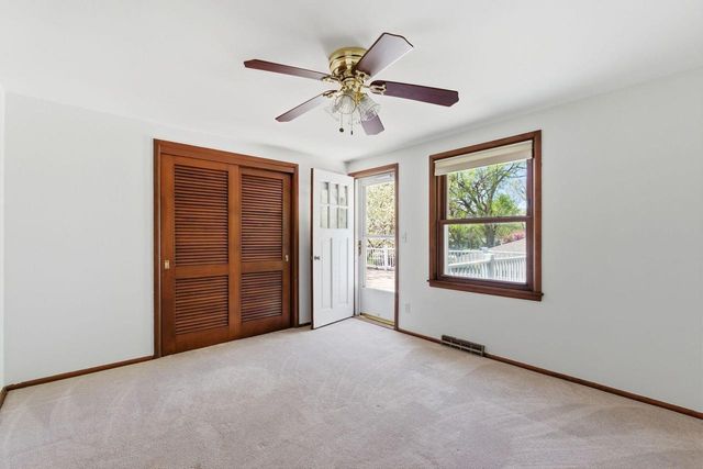 330 Manor CIRCLE, Bayside, WI 53217