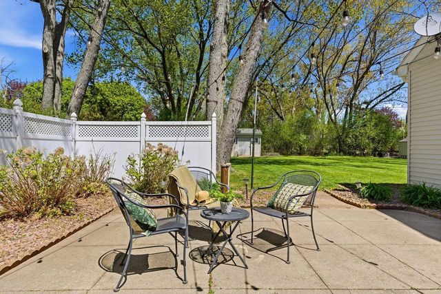 330 Manor CIRCLE, Bayside, WI 53217