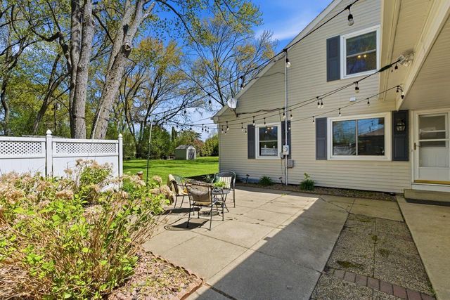 330 Manor CIRCLE, Bayside, WI 53217