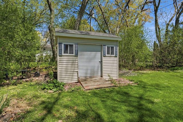 330 Manor CIRCLE, Bayside, WI 53217