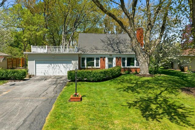 330 Manor CIRCLE, Bayside, WI 53217