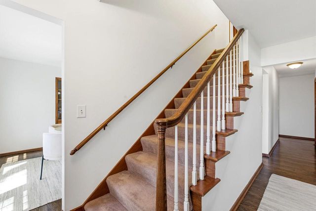 330 Manor CIRCLE, Bayside, WI 53217