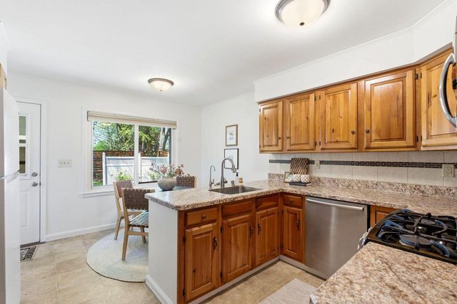 330 Manor CIRCLE, Bayside, WI 53217