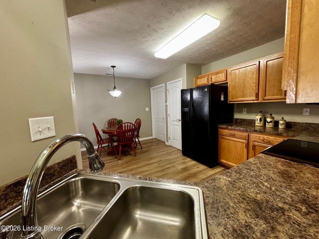 7507 Pony Haven Dr, Louisville, KY 40214