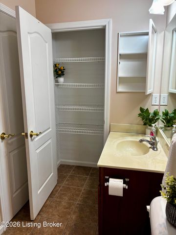 7507 Pony Haven Dr, Louisville, KY 40214
