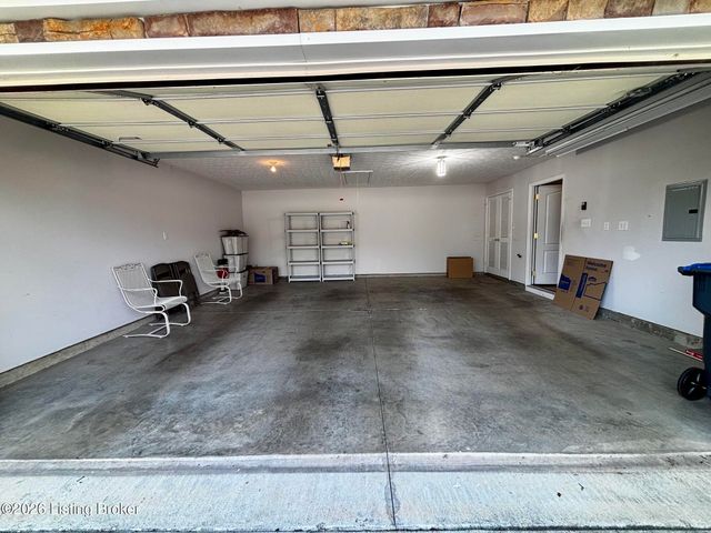 7507 Pony Haven Dr, Louisville, KY 40214