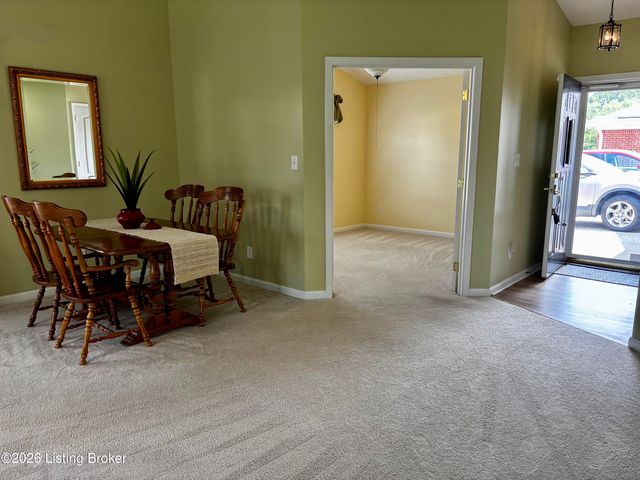 7507 Pony Haven Dr, Louisville, KY 40214