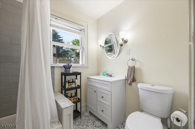 33 Morse Ave, East Orange City, NJ 07017
