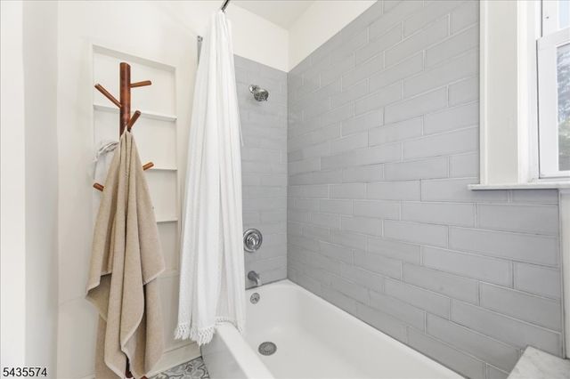 33 Morse Ave, East Orange City, NJ 07017