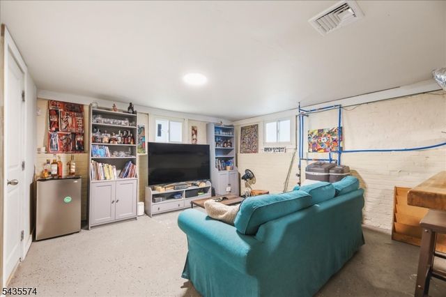 33 Morse Ave, East Orange City, NJ 07017