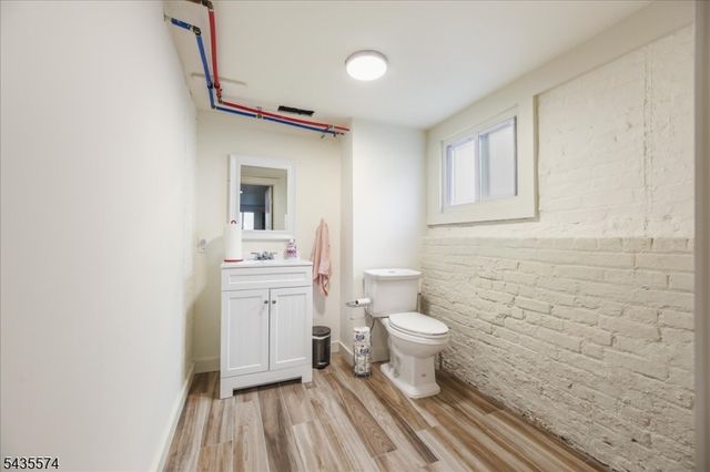 33 Morse Ave, East Orange City, NJ 07017