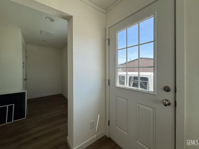 21 Northrup Street, Bakersfield, CA 93307