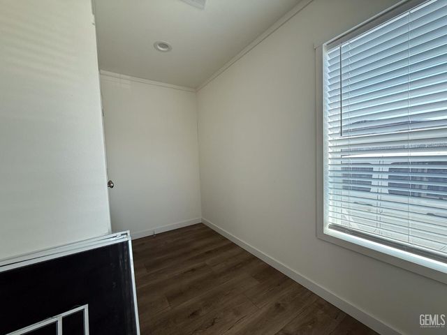 21 Northrup Street, Bakersfield, CA 93307