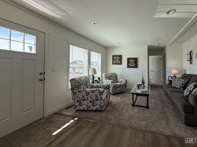 21 Northrup Street, Bakersfield, CA 93307