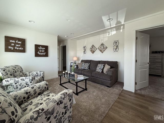 21 Northrup Street, Bakersfield, CA 93307