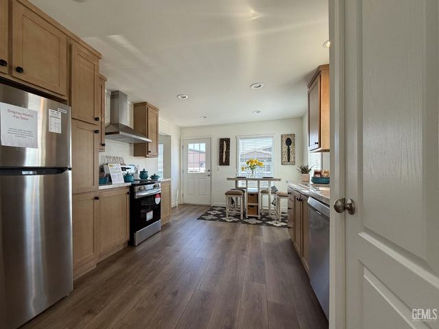 21 Northrup Street, Bakersfield, CA 93307