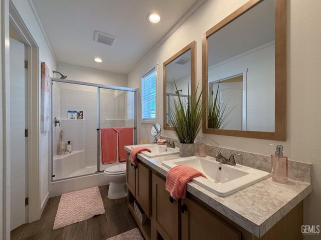 21 Northrup Street, Bakersfield, CA 93307