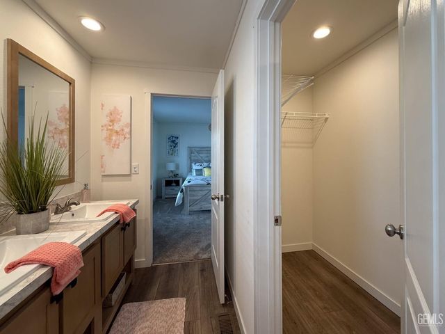 21 Northrup Street, Bakersfield, CA 93307