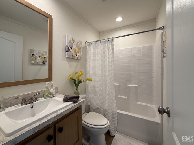 21 Northrup Street, Bakersfield, CA 93307
