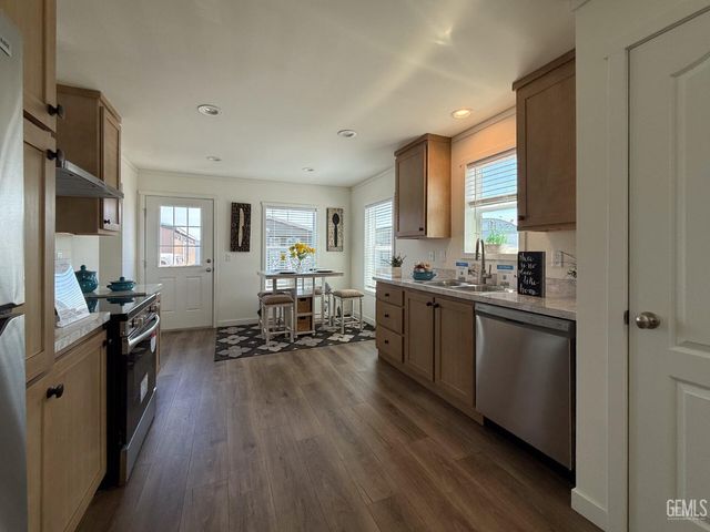 21 Northrup Street, Bakersfield, CA 93307