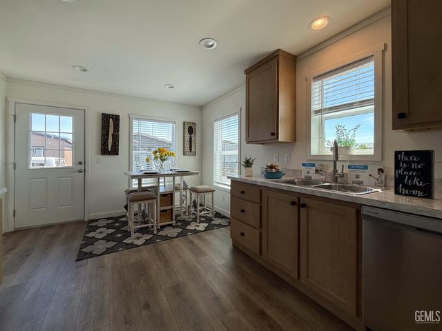 21 Northrup Street, Bakersfield, CA 93307