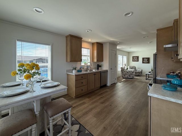 21 Northrup Street, Bakersfield, CA 93307